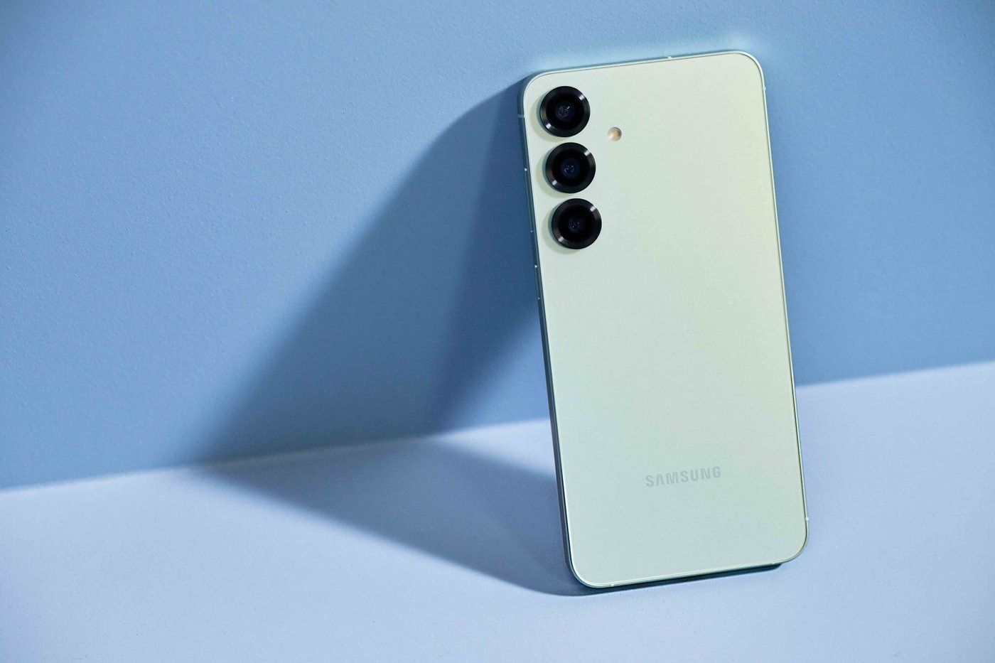 Смартфон Samsung Galaxy S25 SM-S931B 12GB/128GB (мятный) 